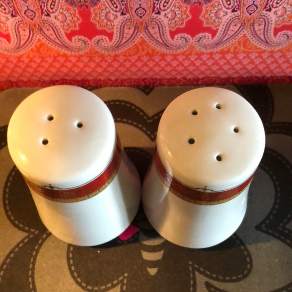 Salt & Pepper Set - Picture 3 of 3